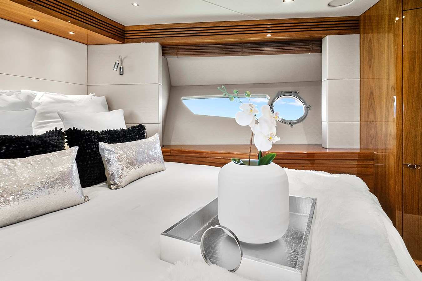 https://arconyachts.ams3.digitaloceanspaces.com/102998/conversions/large_4130494-optimize.jpg