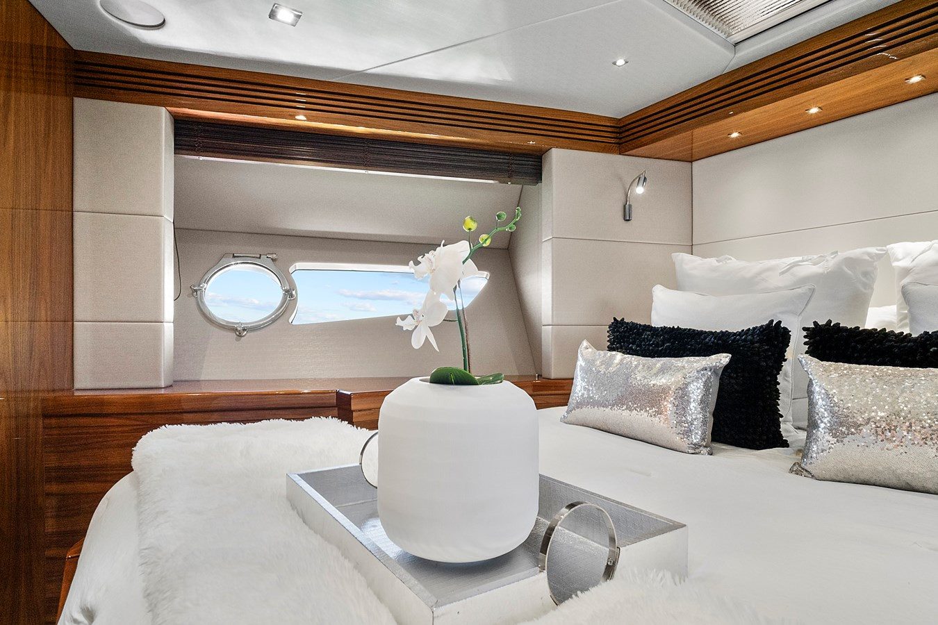 https://arconyachts.ams3.digitaloceanspaces.com/103001/conversions/large_4130495-optimize.jpg