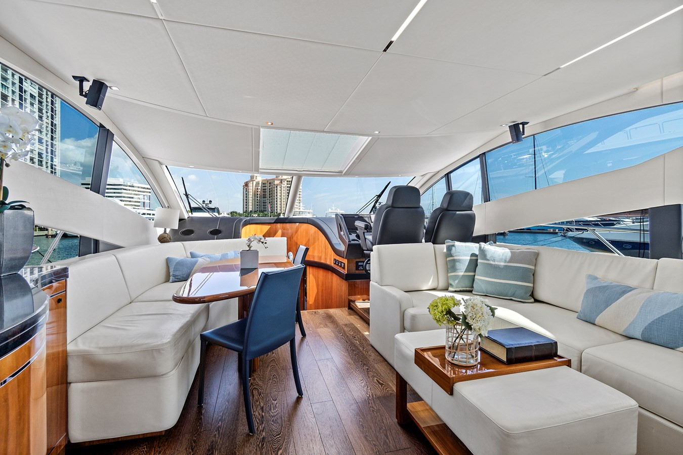https://arconyachts.ams3.digitaloceanspaces.com/103010/conversions/large_4178473-optimize.jpg