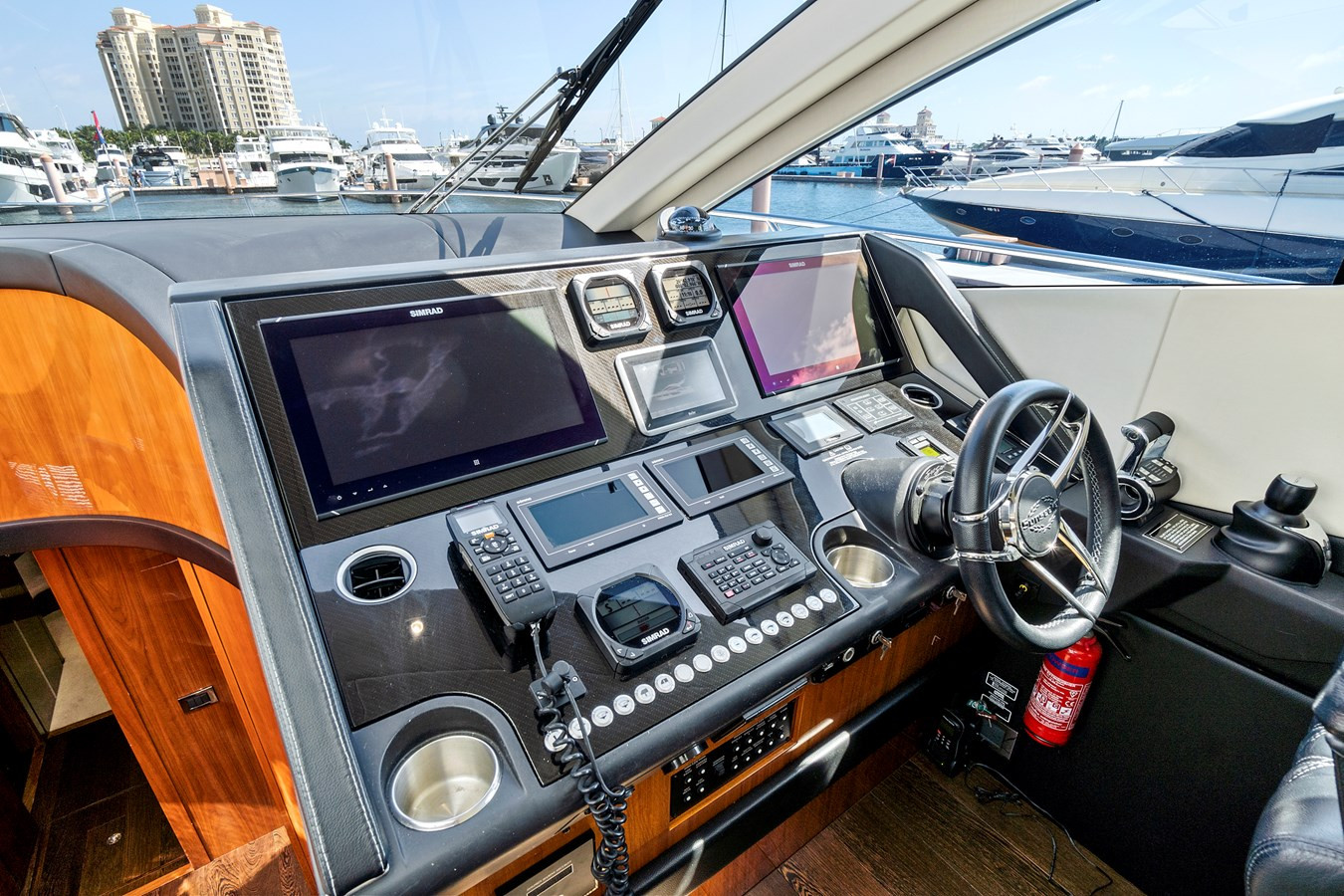 https://arconyachts.ams3.digitaloceanspaces.com/103032/conversions/large_4178481-optimize.jpg
