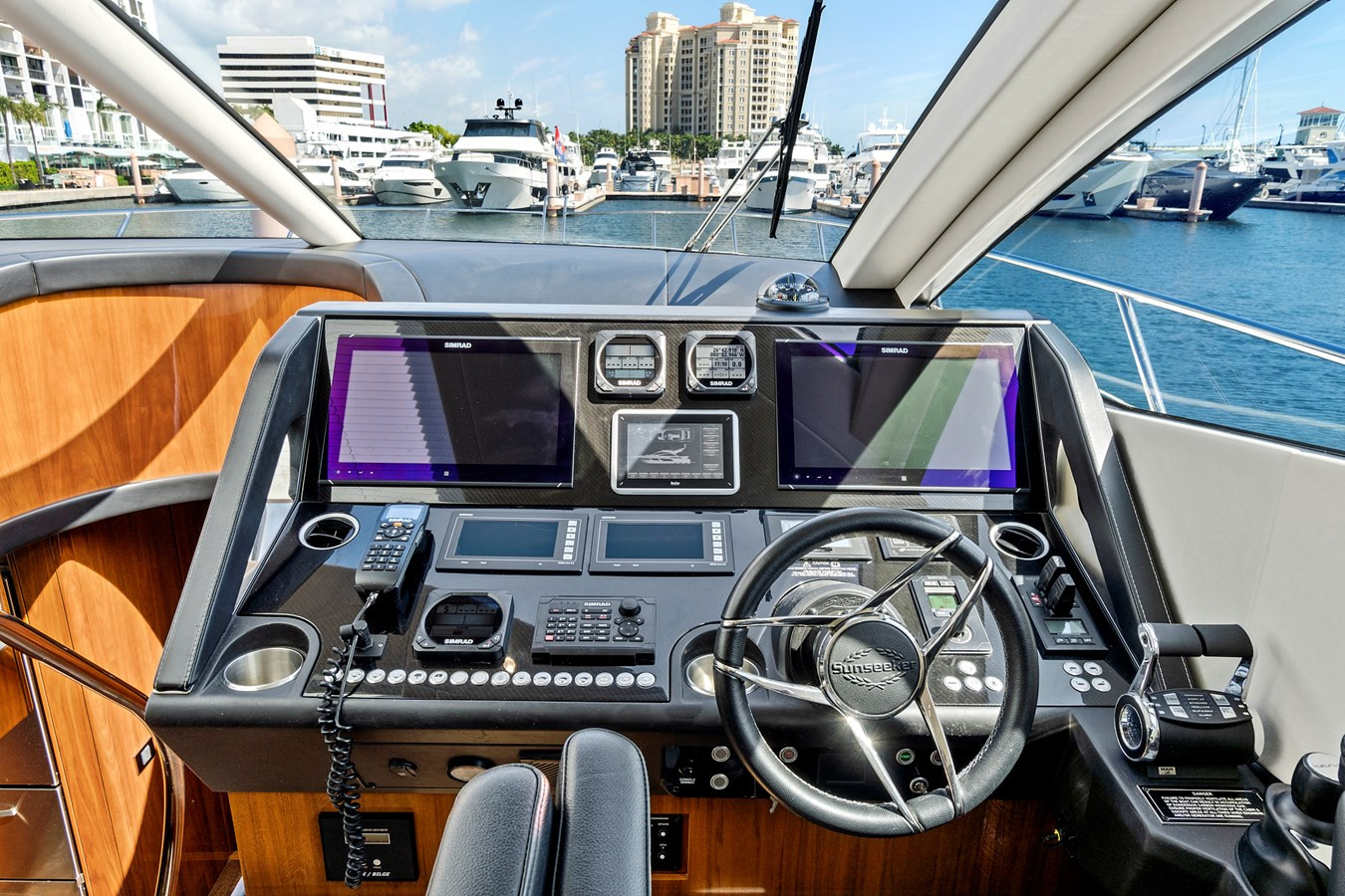 https://arconyachts.ams3.digitaloceanspaces.com/103035/conversions/large_4178482-optimize.jpg