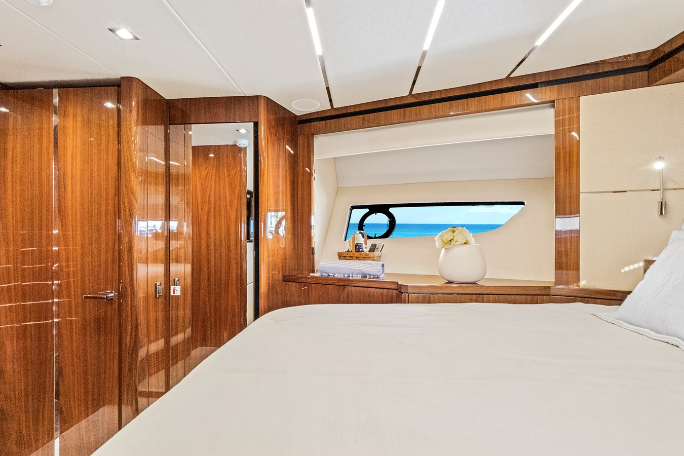 https://arconyachts.ams3.digitaloceanspaces.com/103072/conversions/large_4178495-optimize.jpg