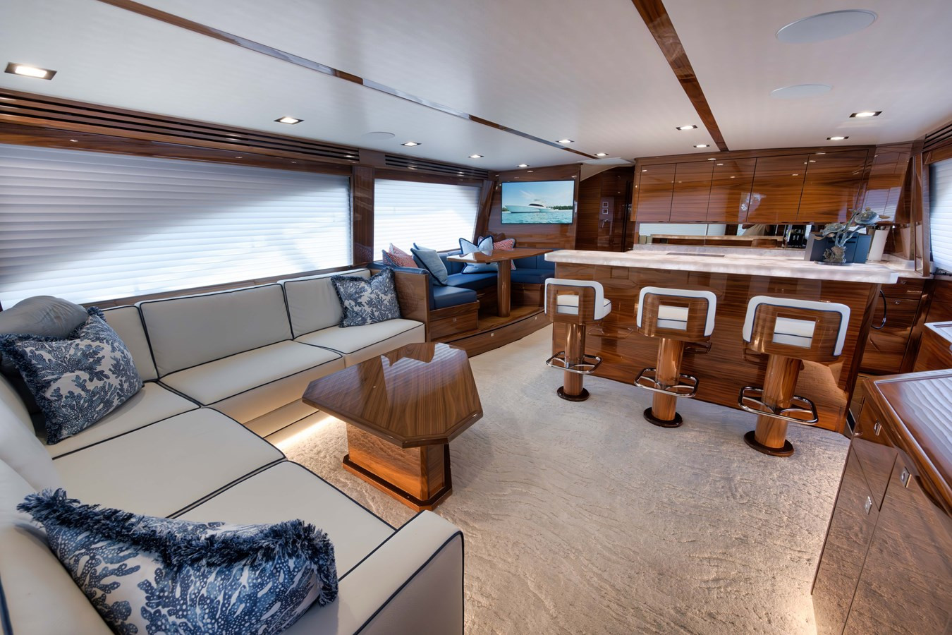 https://arconyachts.ams3.digitaloceanspaces.com/103110/conversions/large_4367368-optimize.jpg