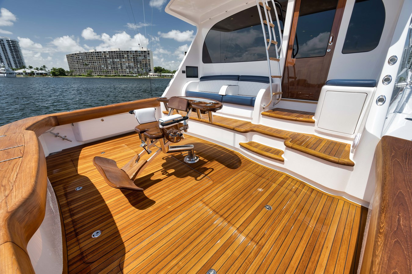 https://arconyachts.ams3.digitaloceanspaces.com/103112/conversions/large_4367348-optimize.jpg
