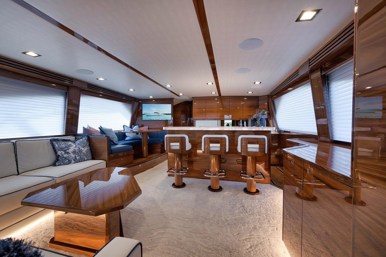 https://arconyachts.ams3.digitaloceanspaces.com/103115/conversions/large_4367369-optimize.jpg
