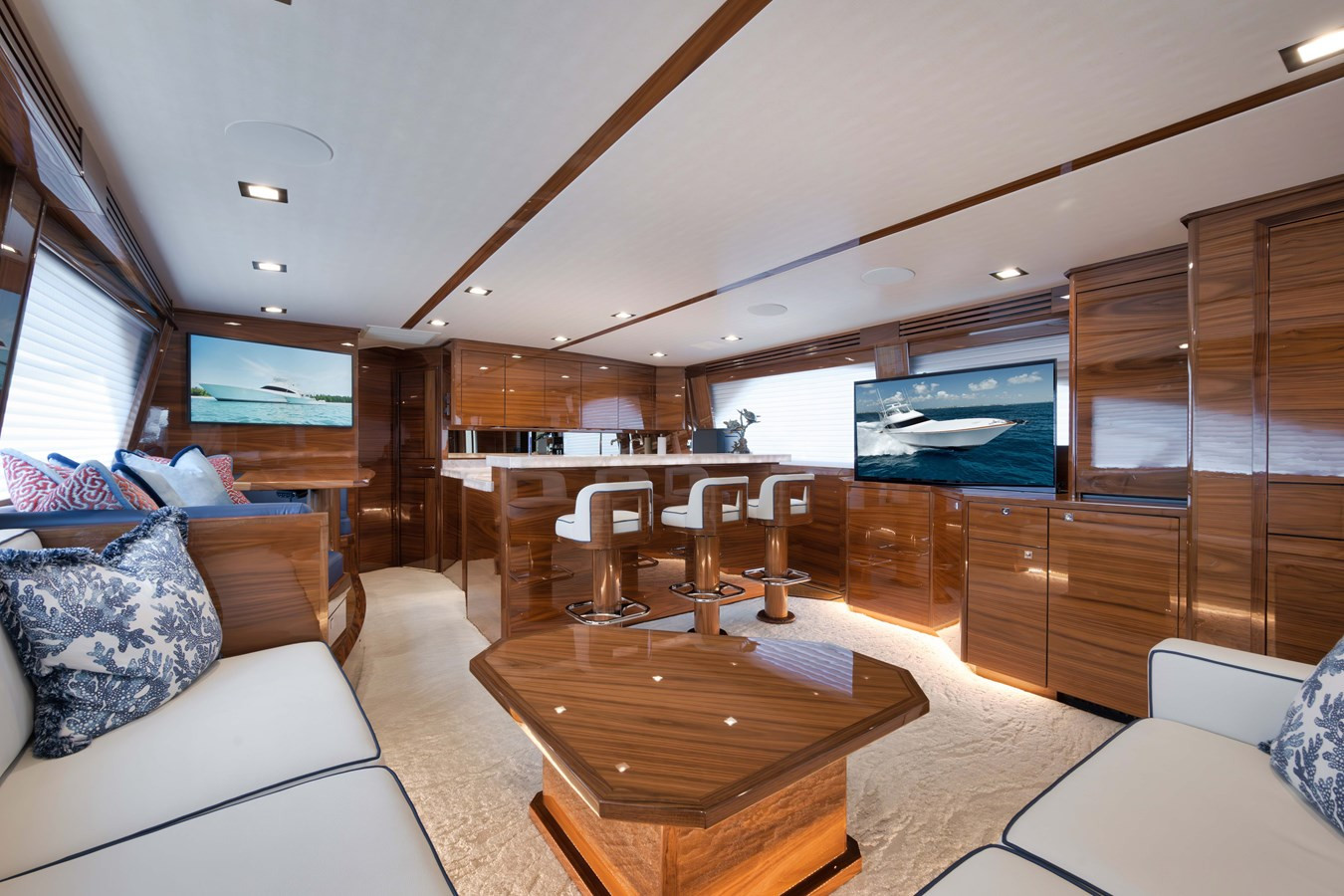https://arconyachts.ams3.digitaloceanspaces.com/103124/conversions/large_4367375-optimize.jpg