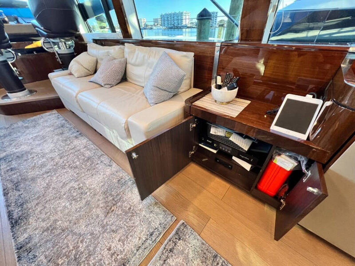https://arconyachts.ams3.digitaloceanspaces.com/103134/conversions/large_4384804-optimize.jpg