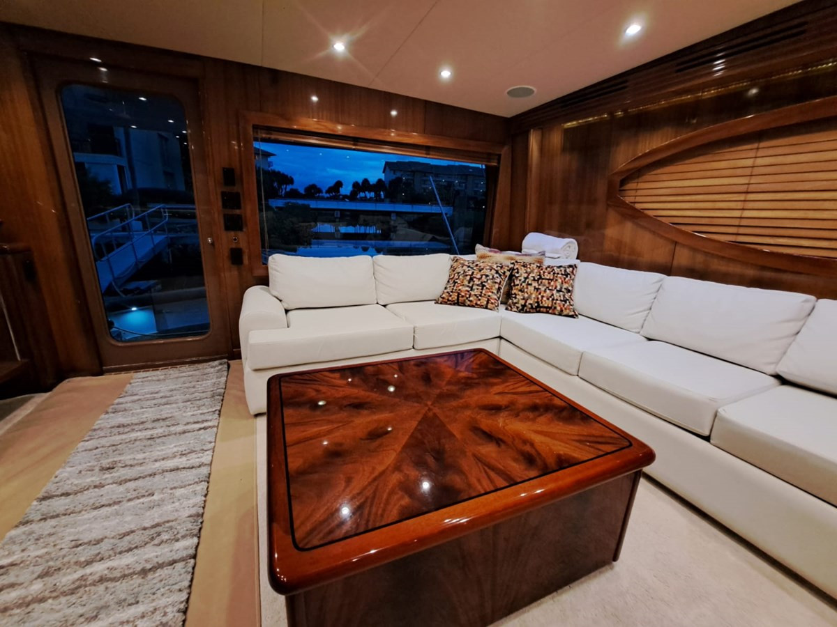 https://arconyachts.ams3.digitaloceanspaces.com/103145/conversions/large_4386751-optimize.jpg