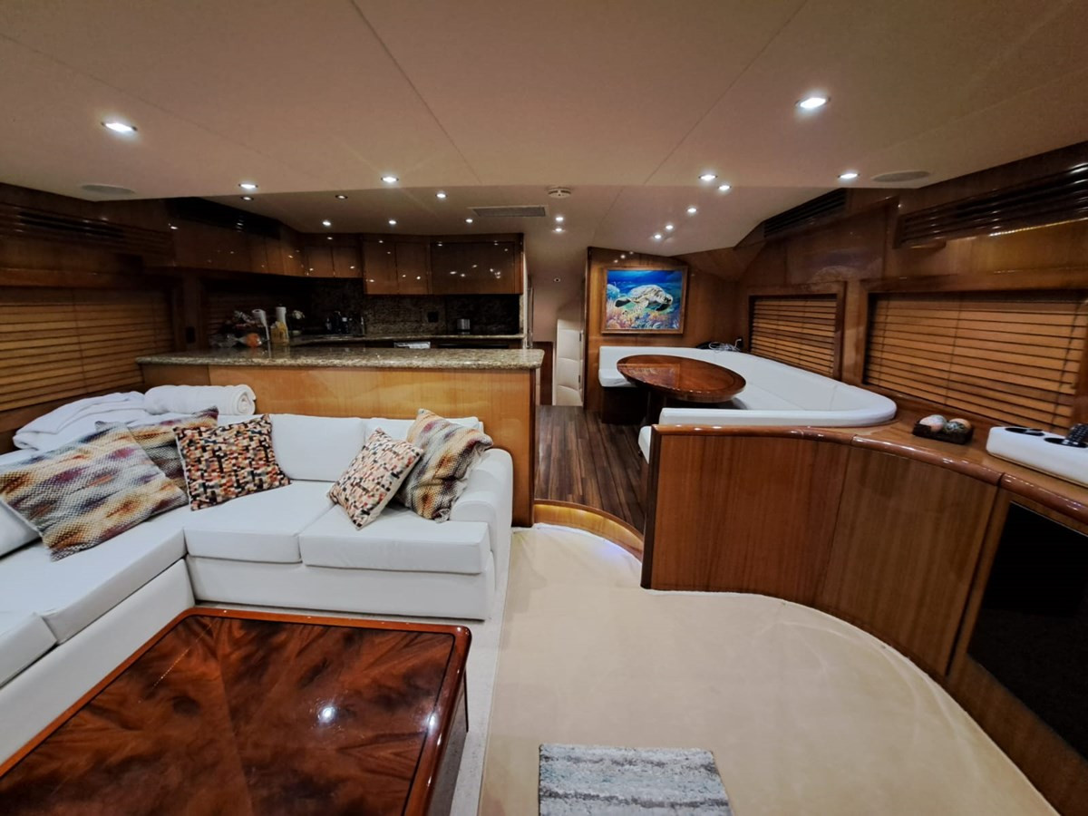 https://arconyachts.ams3.digitaloceanspaces.com/103151/conversions/large_4386759-optimize.jpg