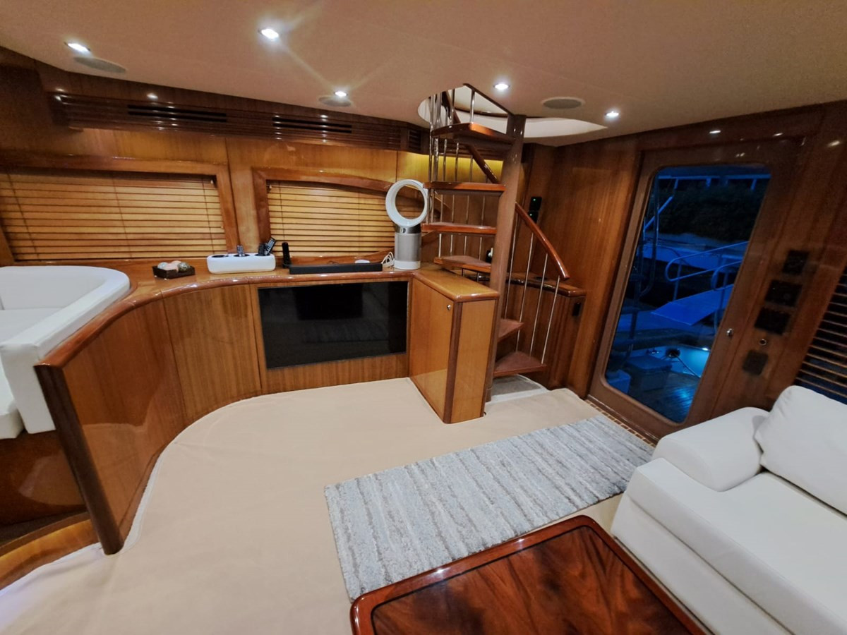 https://arconyachts.ams3.digitaloceanspaces.com/103154/conversions/large_4386753-optimize.jpg