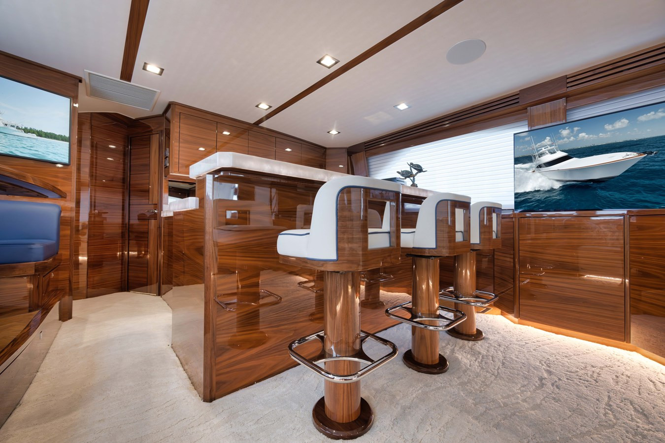 https://arconyachts.ams3.digitaloceanspaces.com/103155/conversions/large_4367379-optimize.jpg