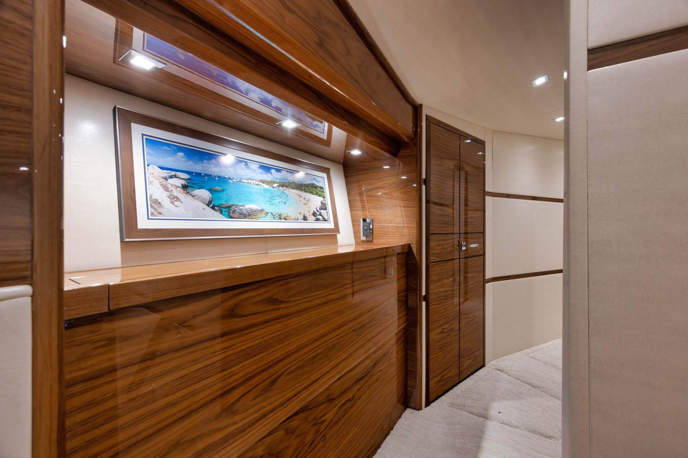 https://arconyachts.ams3.digitaloceanspaces.com/103178/conversions/large_4367295-optimize.jpg