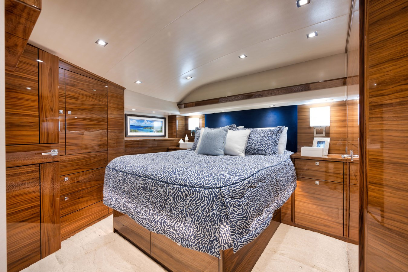 https://arconyachts.ams3.digitaloceanspaces.com/103181/conversions/large_4367313-optimize.jpg
