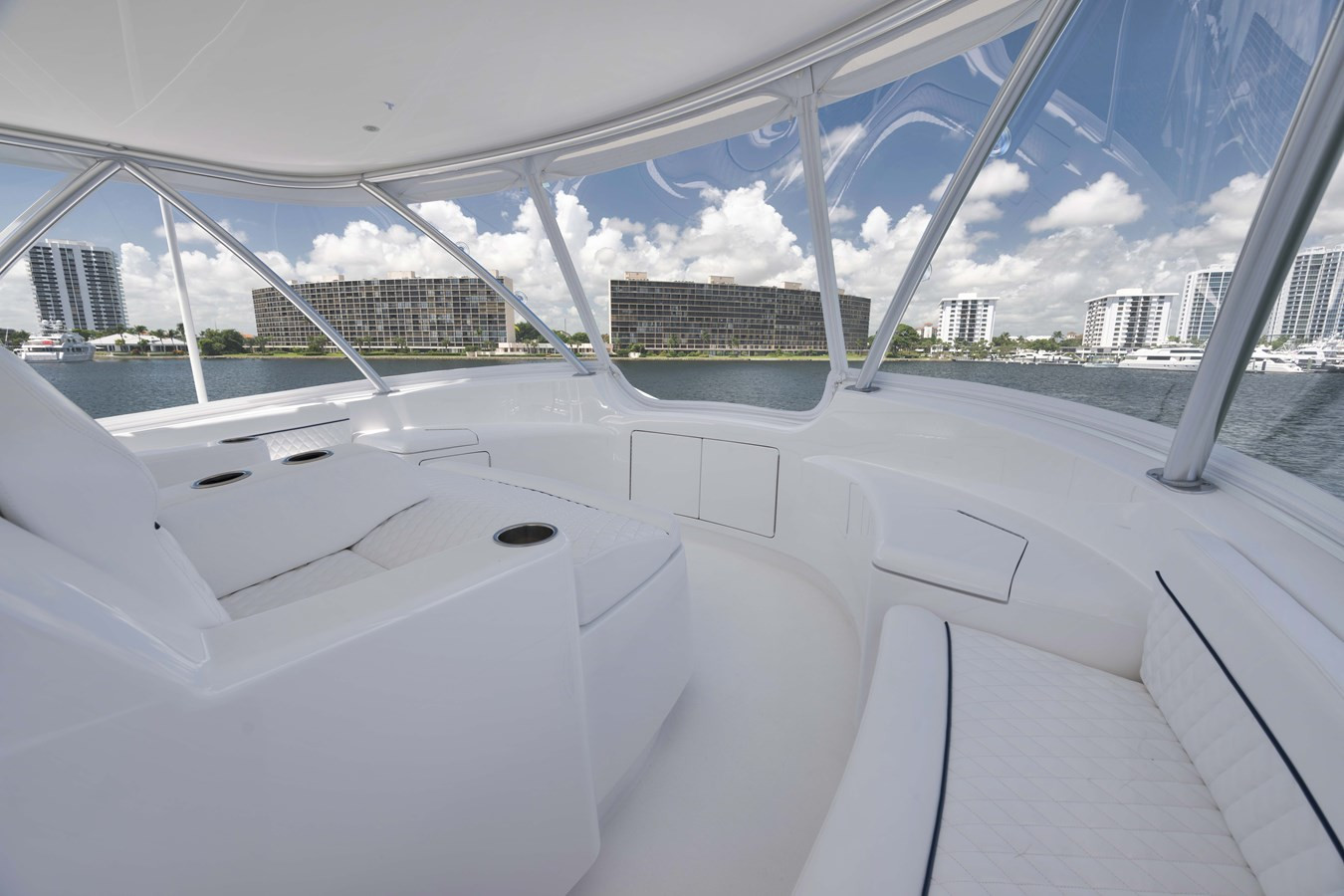 https://arconyachts.ams3.digitaloceanspaces.com/103278/conversions/large_4367361-optimize.jpg
