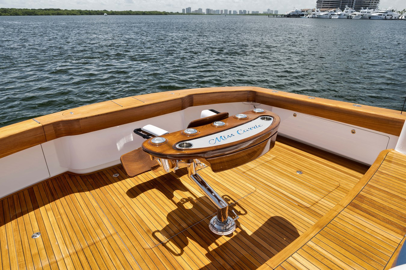 https://arconyachts.ams3.digitaloceanspaces.com/103293/conversions/large_4367342-optimize.jpg