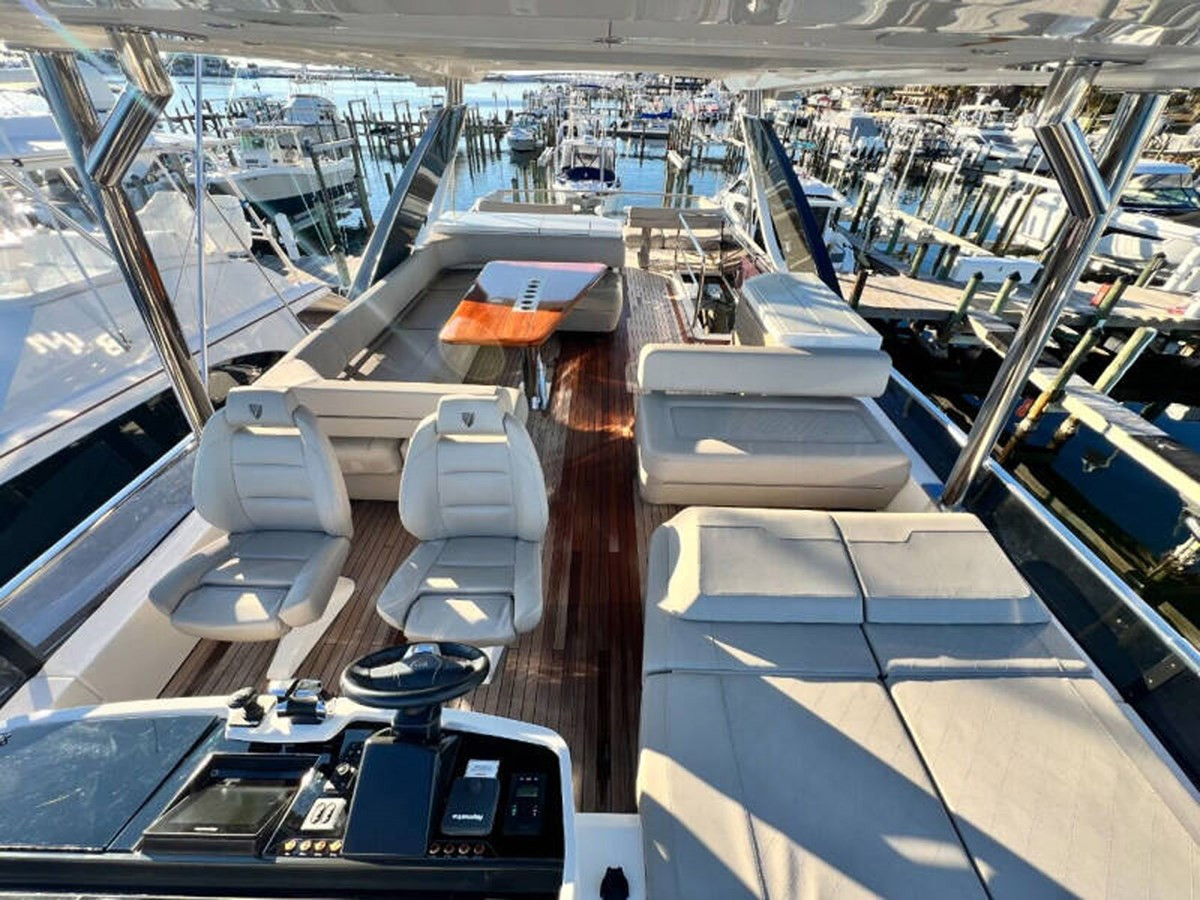 https://arconyachts.ams3.digitaloceanspaces.com/103295/conversions/large_4384858-optimize.jpg