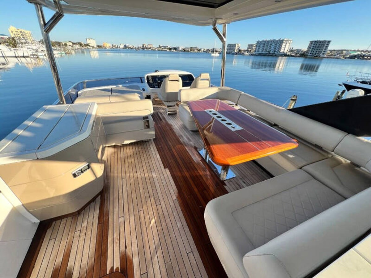 https://arconyachts.ams3.digitaloceanspaces.com/103301/conversions/large_4384860-optimize.jpg