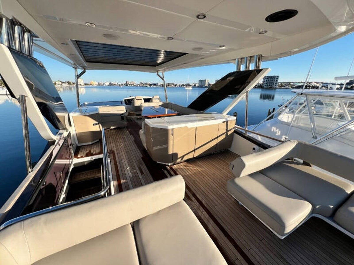 https://arconyachts.ams3.digitaloceanspaces.com/103304/conversions/large_4384861-optimize.jpg