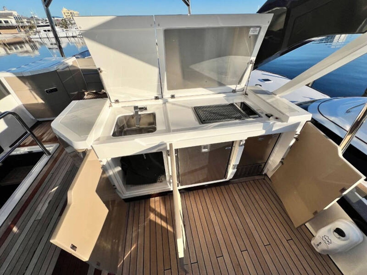 https://arconyachts.ams3.digitaloceanspaces.com/103309/conversions/large_4384863-optimize.jpg