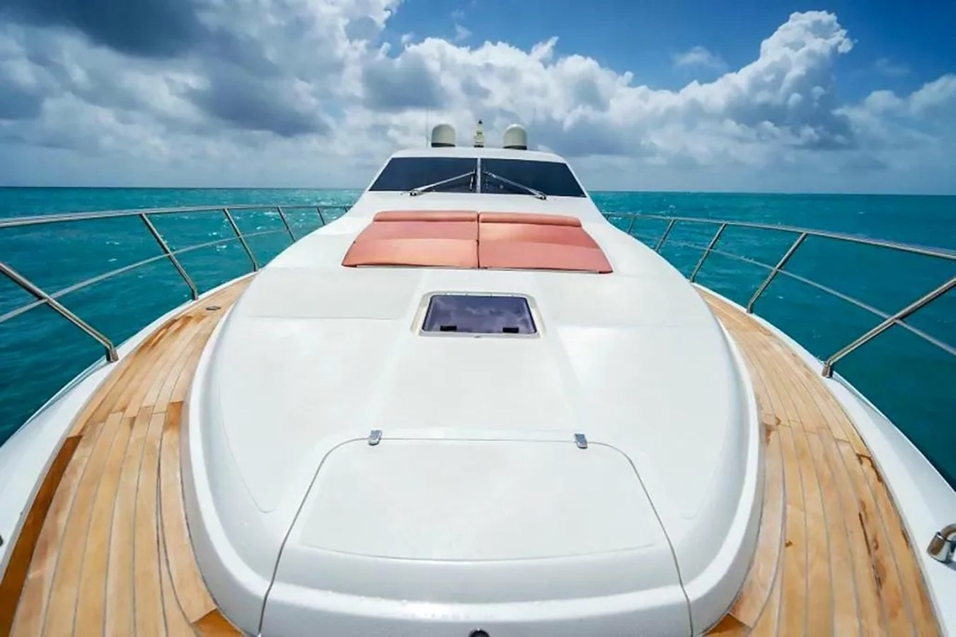 https://arconyachts.ams3.digitaloceanspaces.com/103329/conversions/large_4436690-optimize.jpg