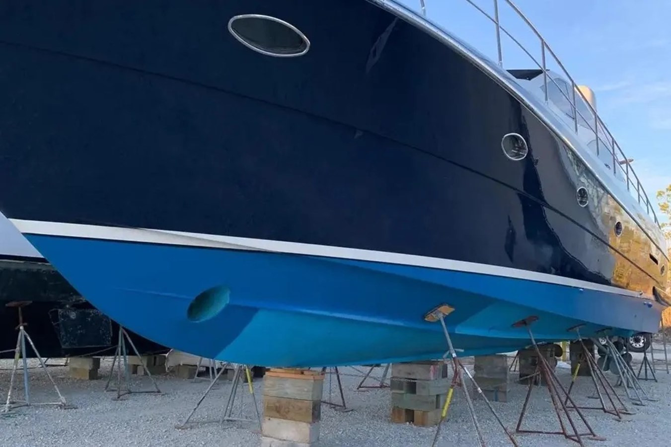 https://arconyachts.ams3.digitaloceanspaces.com/103402/conversions/large_4436715-optimize.jpg