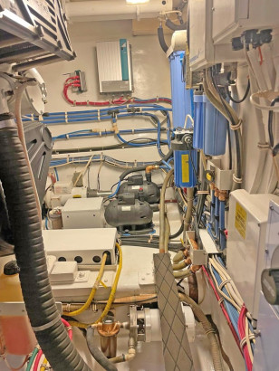 HATTERAS 68 CONVERTIBLE