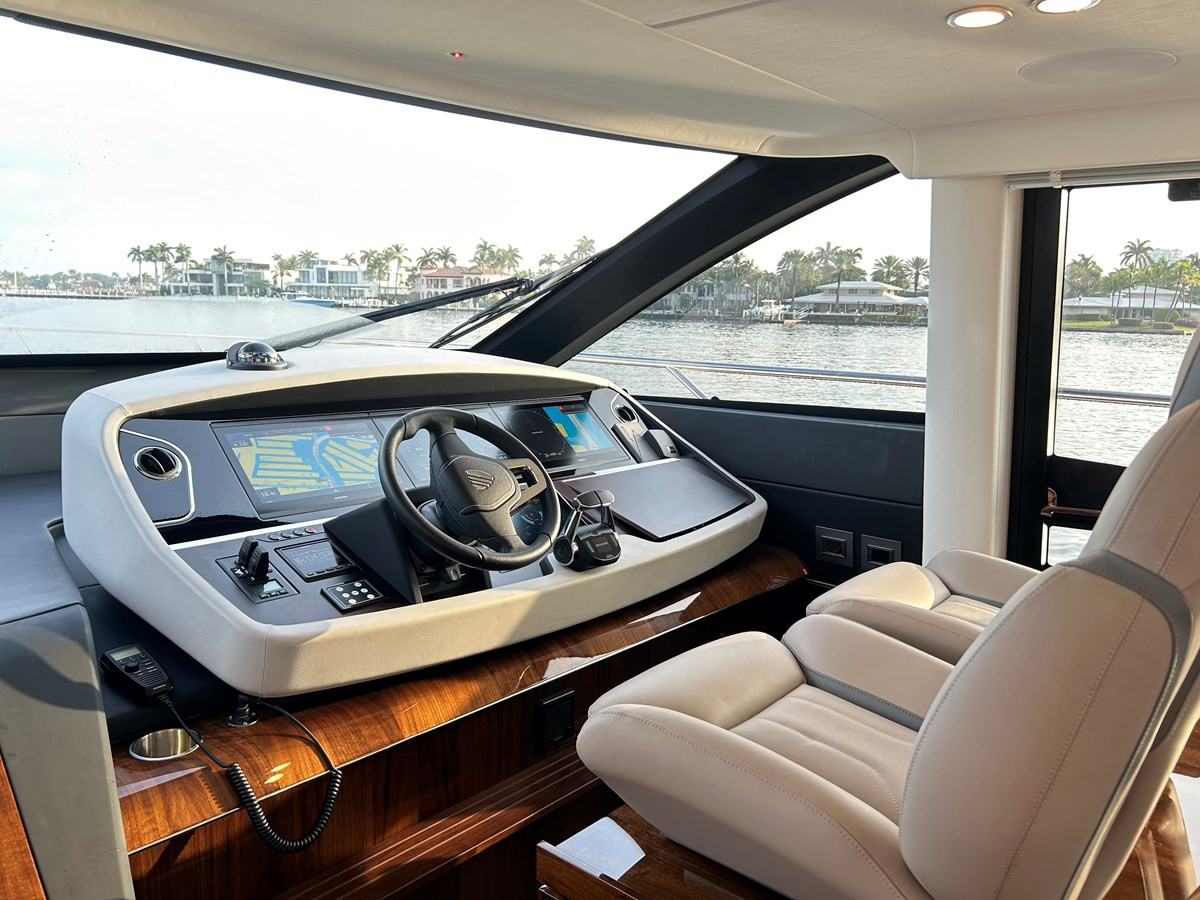 https://arconyachts.ams3.digitaloceanspaces.com/103468/conversions/large_4602951-optimize.jpg