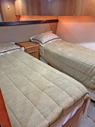 HATTERAS 68 CONVERTIBLE