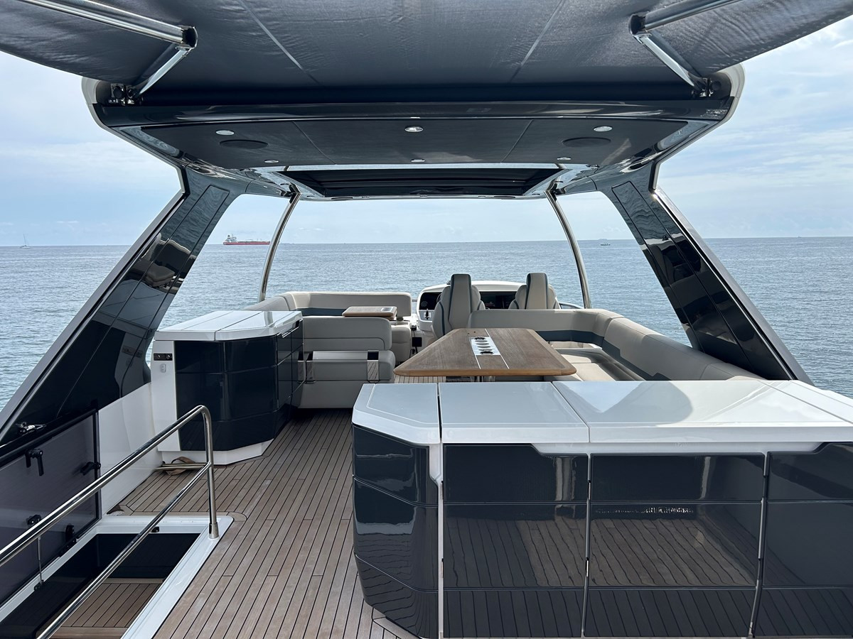 https://arconyachts.ams3.digitaloceanspaces.com/103498/conversions/large_4602961-optimize.jpg