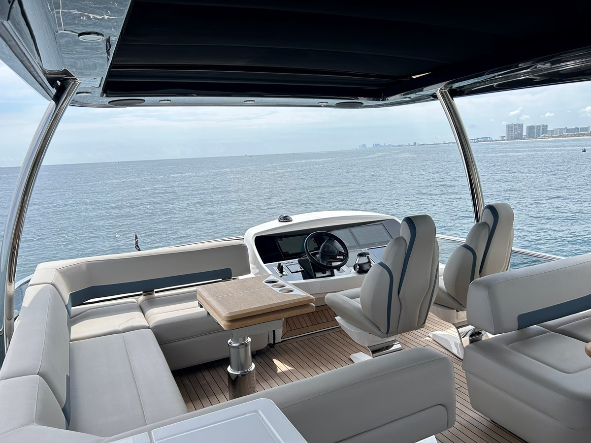 https://arconyachts.ams3.digitaloceanspaces.com/103501/conversions/large_4602962-optimize.jpg