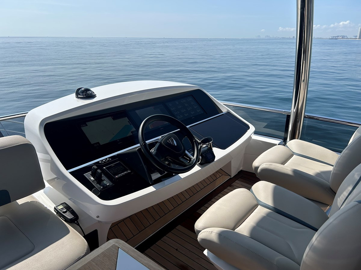 https://arconyachts.ams3.digitaloceanspaces.com/103504/conversions/large_4602963-optimize.jpg