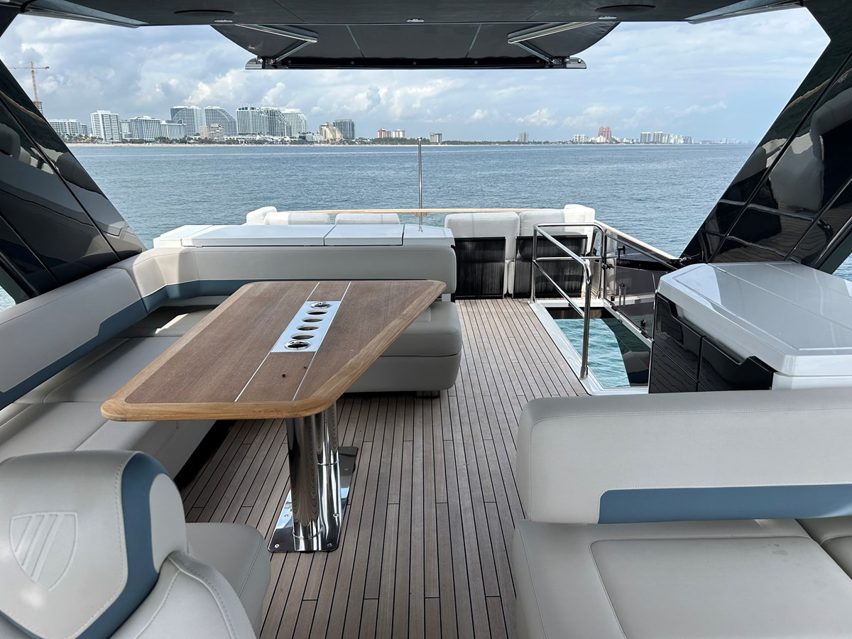 https://arconyachts.ams3.digitaloceanspaces.com/103510/conversions/large_4602965-optimize.jpg