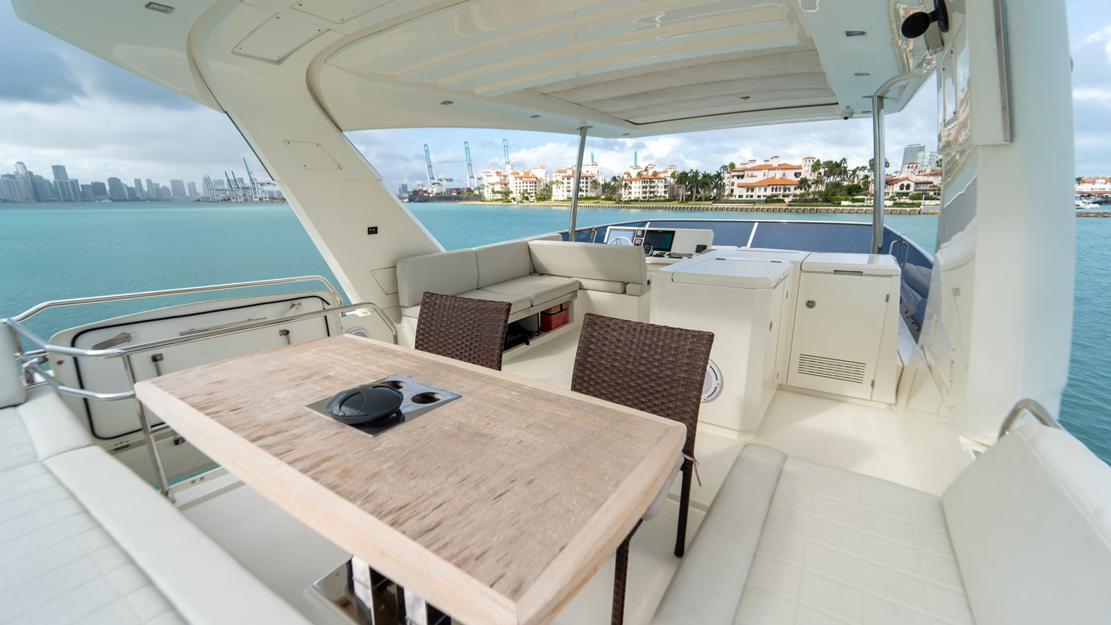 https://arconyachts.ams3.digitaloceanspaces.com/103521/conversions/large_4514306-optimize.jpg