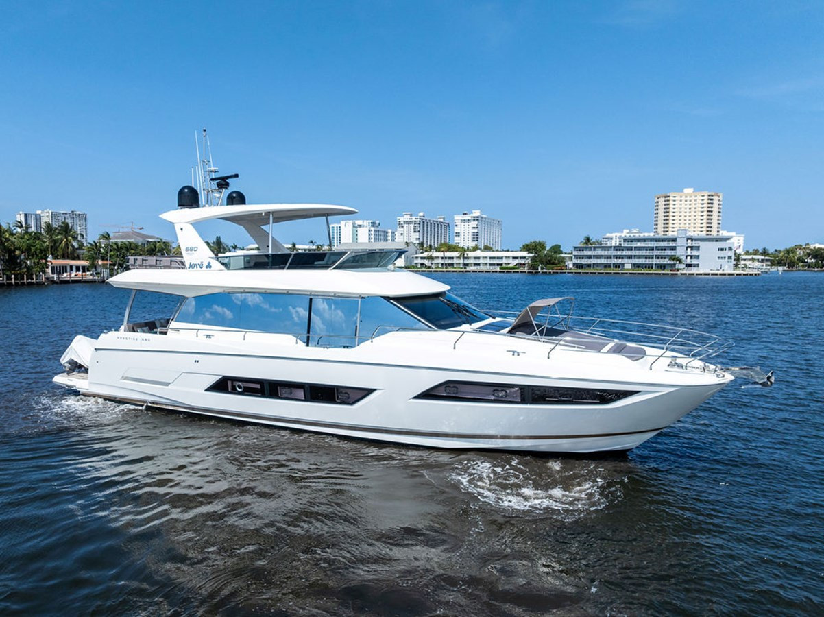 https://arconyachts.ams3.digitaloceanspaces.com/103536/conversions/large_4682429-optimize.jpg
