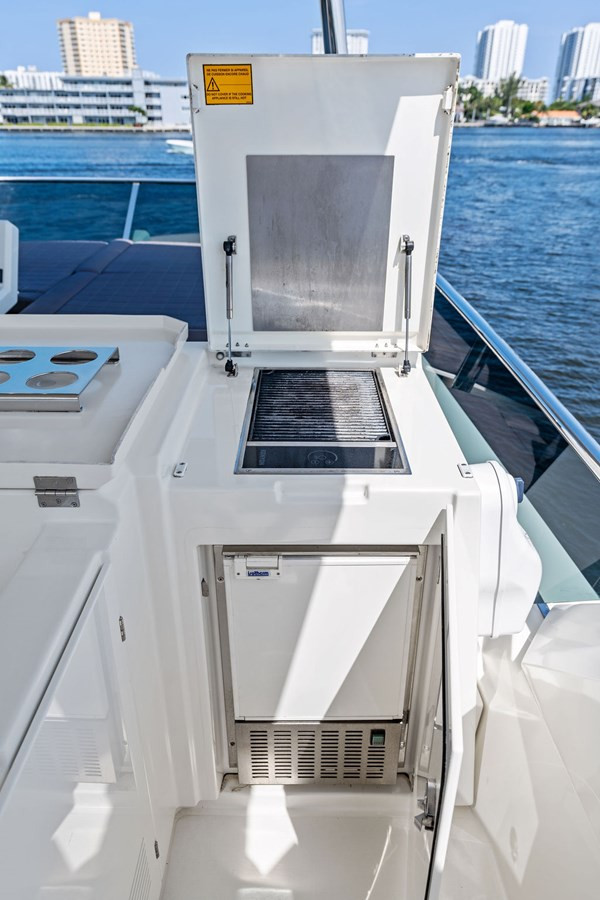 https://arconyachts.ams3.digitaloceanspaces.com/103605/conversions/large_4682452-optimize.jpg