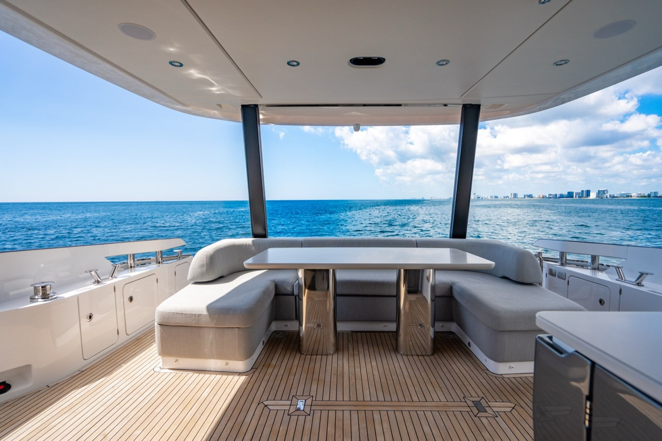 https://arconyachts.ams3.digitaloceanspaces.com/103612/conversions/large_4689172-optimize.jpg