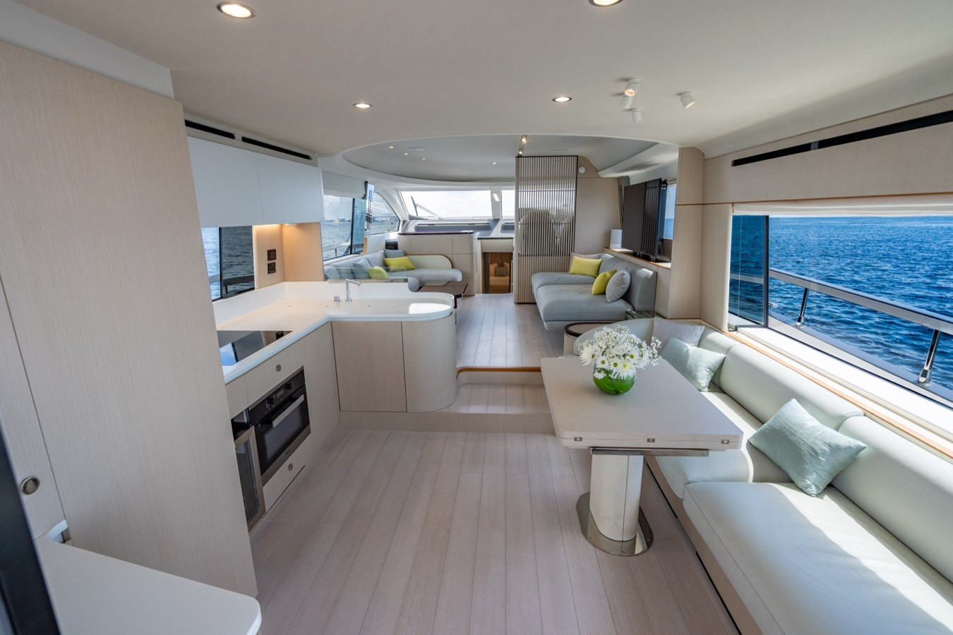 https://arconyachts.ams3.digitaloceanspaces.com/103615/conversions/large_4689173-optimize.jpg