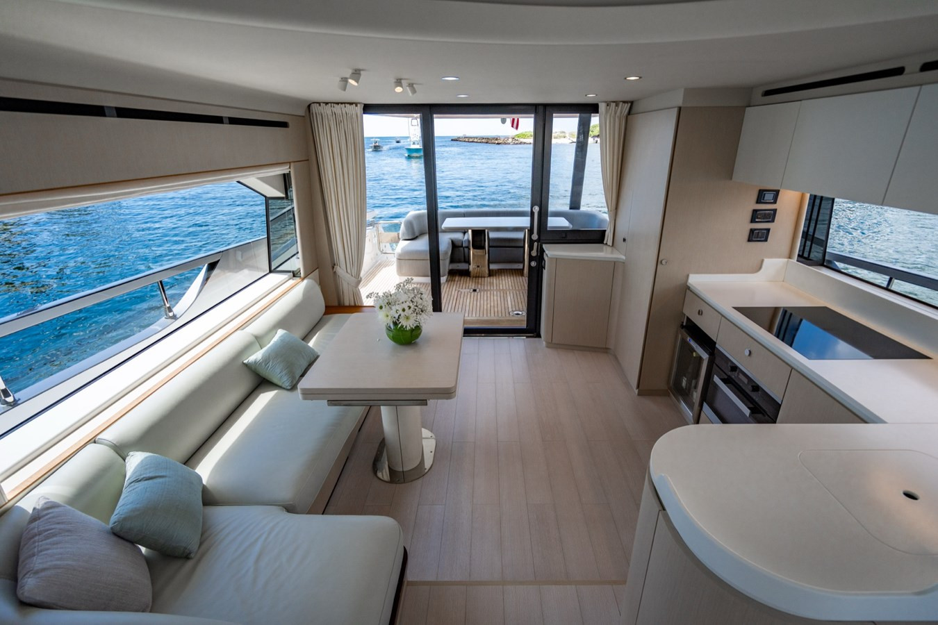 https://arconyachts.ams3.digitaloceanspaces.com/103618/conversions/large_4689174-optimize.jpg