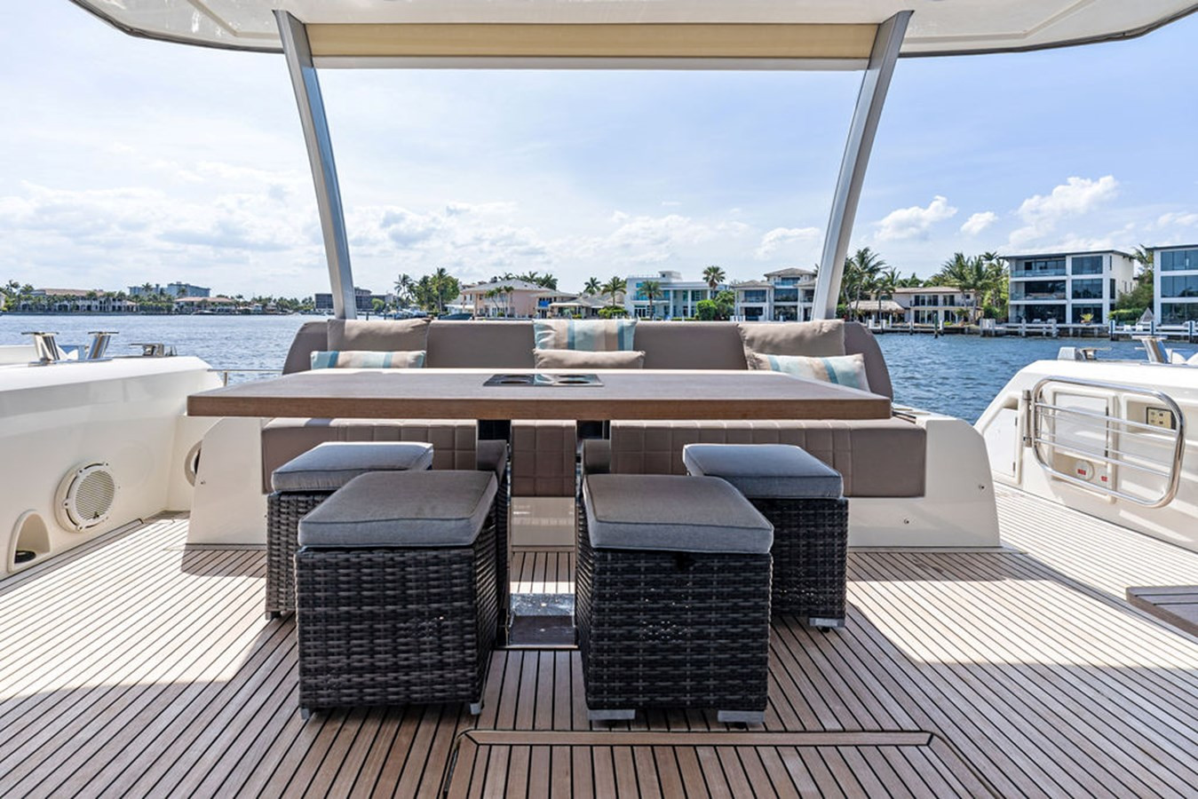 https://arconyachts.ams3.digitaloceanspaces.com/103626/conversions/large_4682460-optimize.jpg