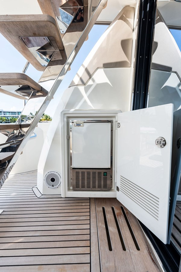 https://arconyachts.ams3.digitaloceanspaces.com/103630/conversions/large_4682462-optimize.jpg