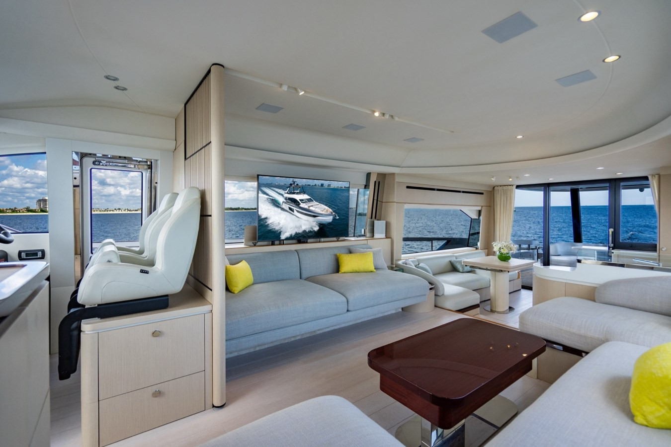 https://arconyachts.ams3.digitaloceanspaces.com/103631/conversions/large_4689179-optimize.jpg