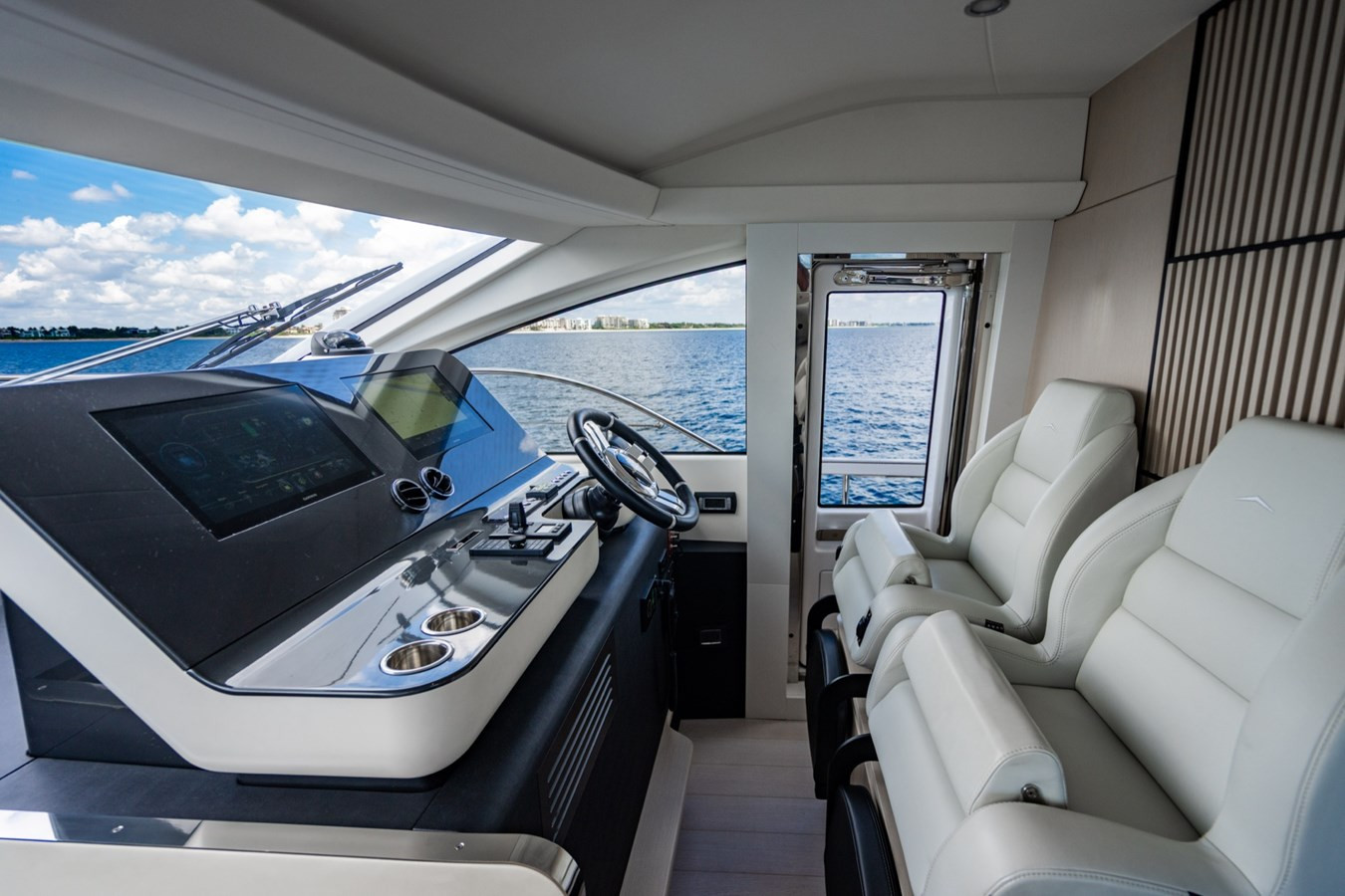 https://arconyachts.ams3.digitaloceanspaces.com/103633/conversions/large_4689180-optimize.jpg