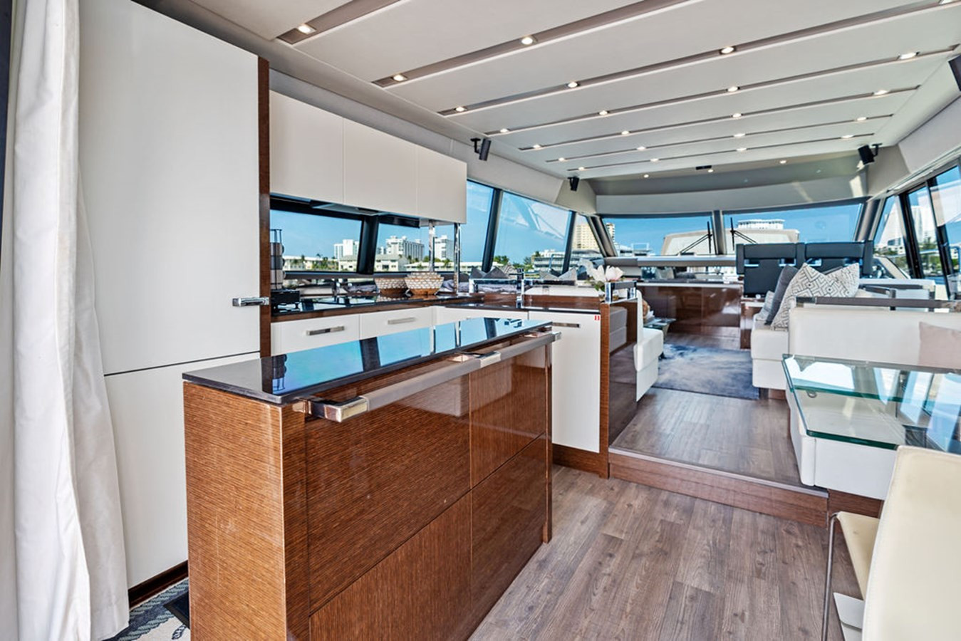 https://arconyachts.ams3.digitaloceanspaces.com/103636/conversions/large_4682464-optimize.jpg