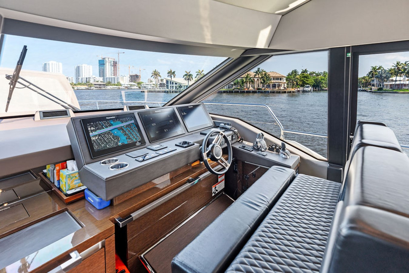 https://arconyachts.ams3.digitaloceanspaces.com/103661/conversions/large_4682473-optimize.jpg