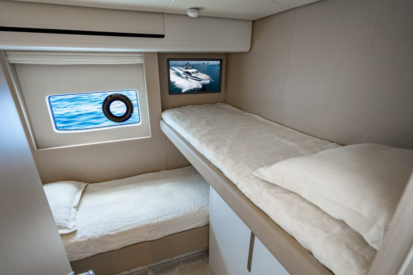 https://arconyachts.ams3.digitaloceanspaces.com/103666/conversions/large_4689193-optimize.jpg