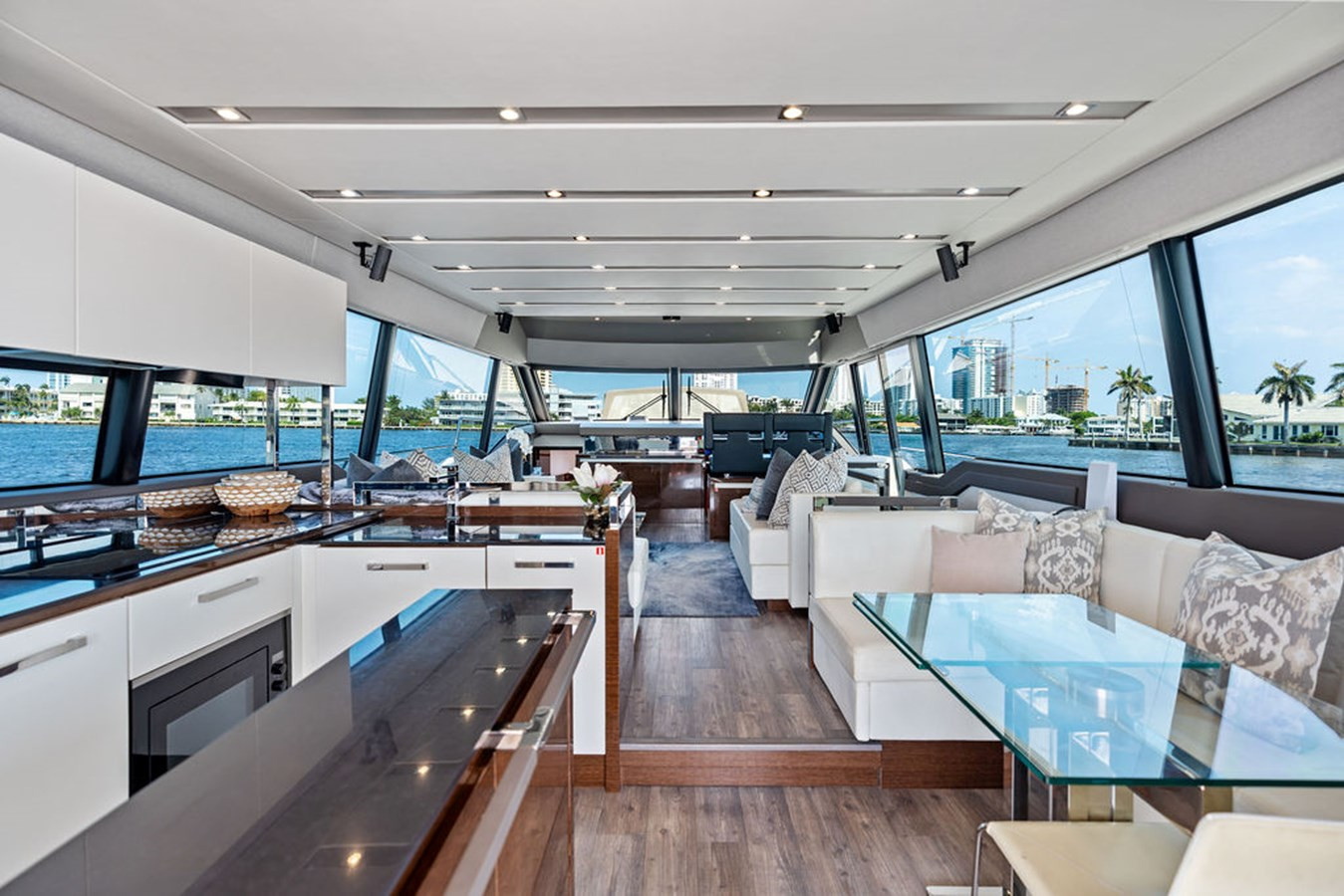 https://arconyachts.ams3.digitaloceanspaces.com/103673/conversions/large_4682477-optimize.jpg
