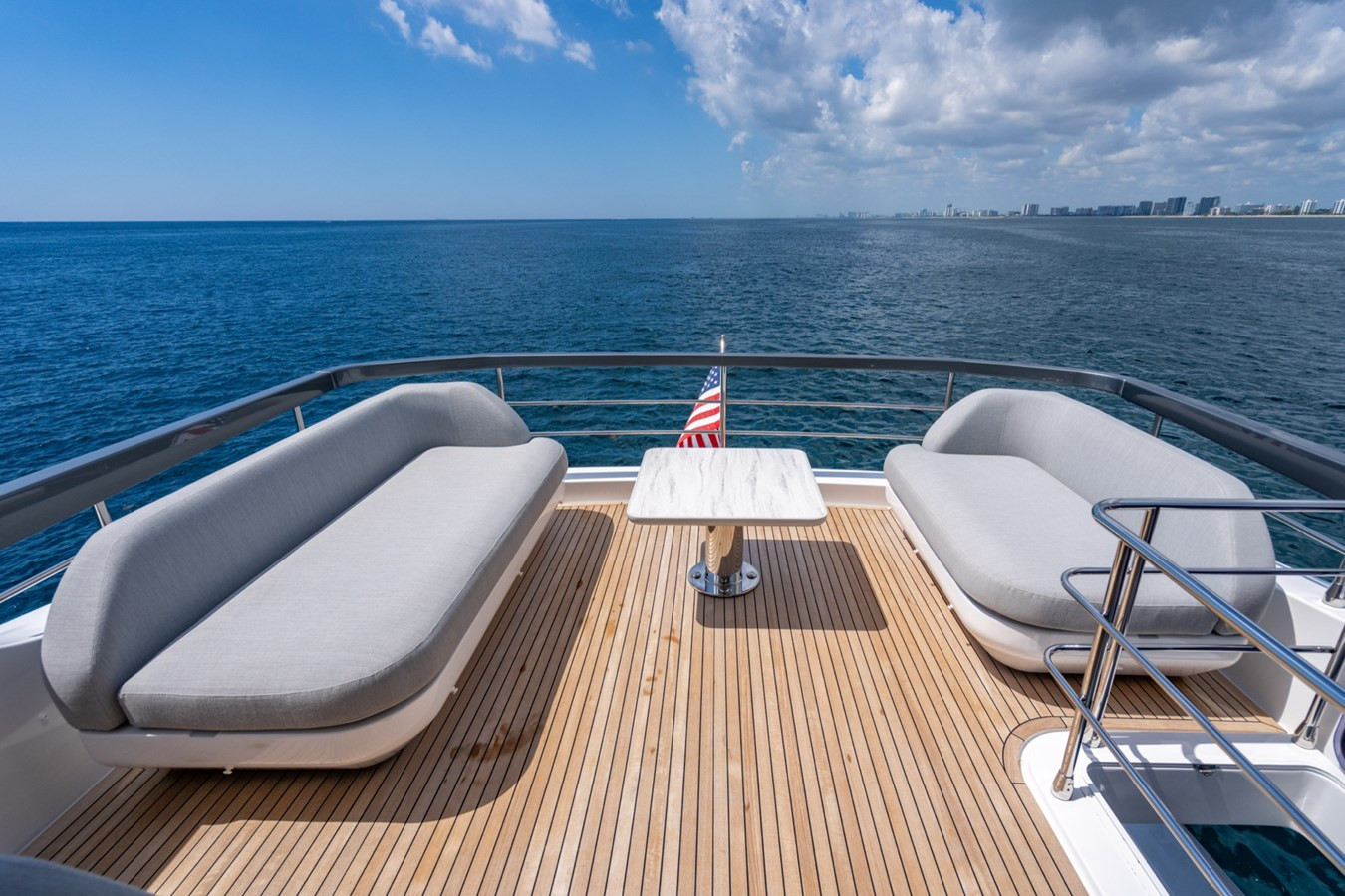 https://arconyachts.ams3.digitaloceanspaces.com/103675/conversions/large_4689196-optimize.jpg