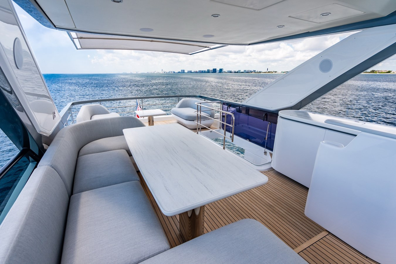 https://arconyachts.ams3.digitaloceanspaces.com/103678/conversions/large_4689197-optimize.jpg