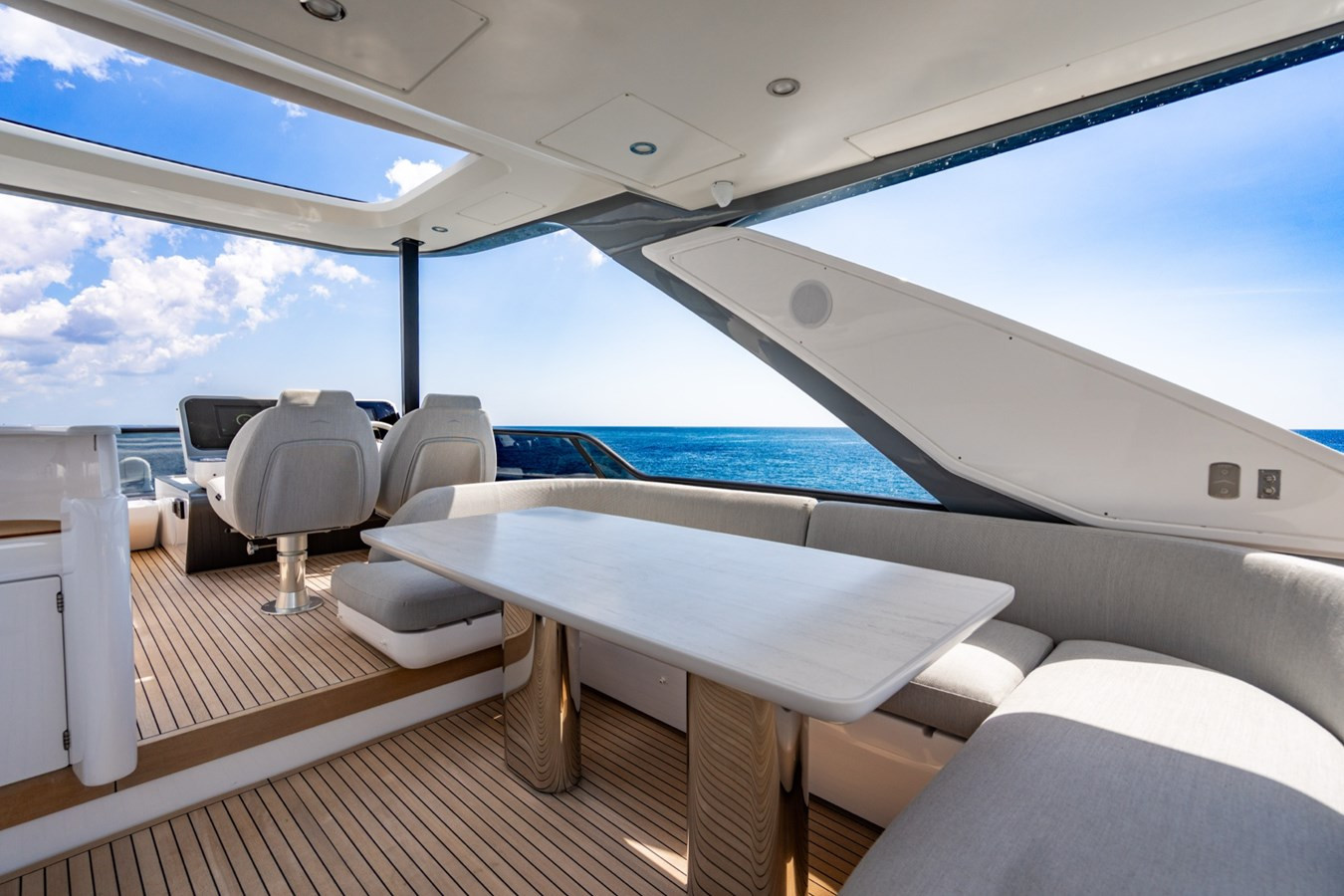 https://arconyachts.ams3.digitaloceanspaces.com/103682/conversions/large_4689198-optimize.jpg