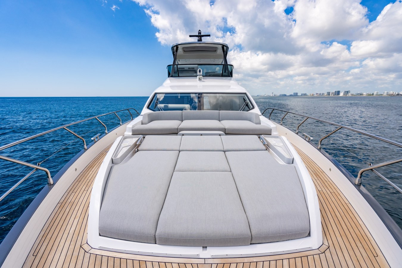 https://arconyachts.ams3.digitaloceanspaces.com/103701/conversions/large_4689204-optimize.jpg